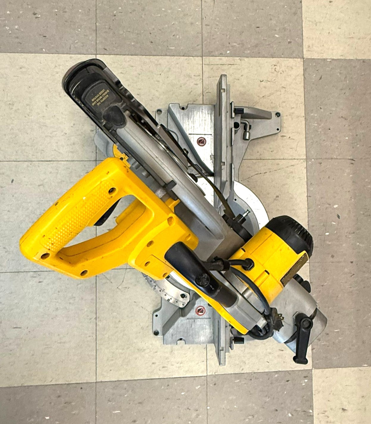DeWalt DW718 12” Dual Bevel Sliding Compound Miter Saw
