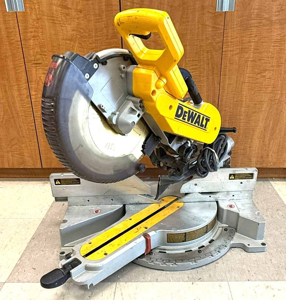 DeWalt DW718 12” Dual Bevel Sliding Compound Miter Saw
