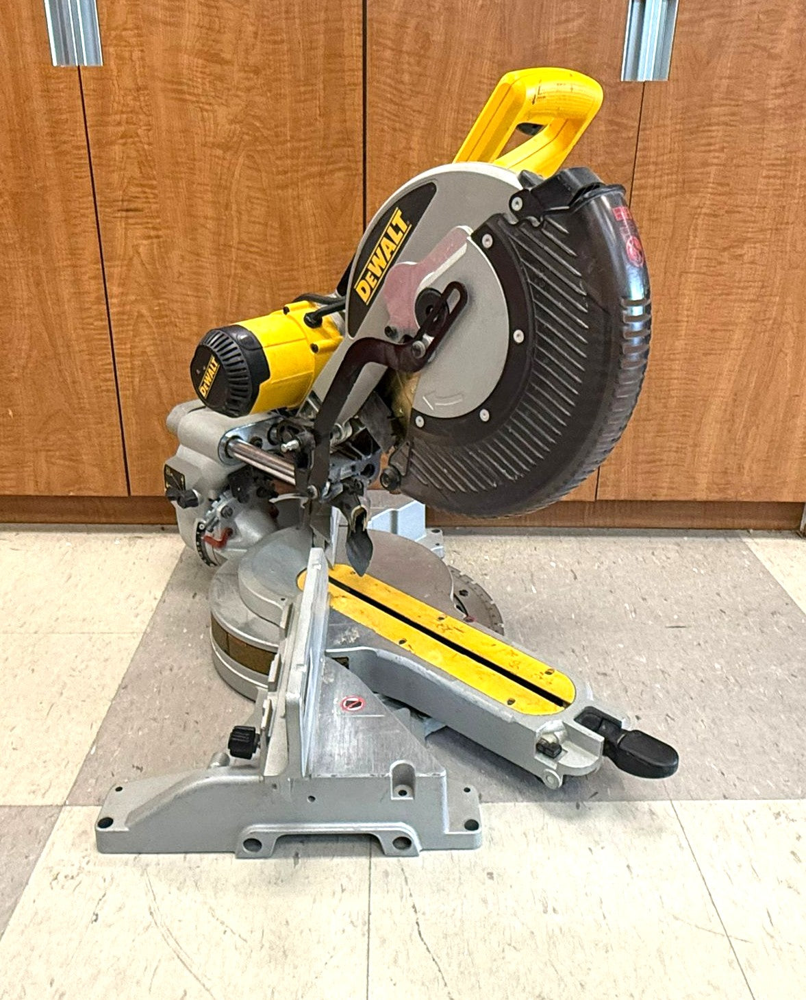 DeWalt DW718 12” Dual Bevel Sliding Compound Miter Saw