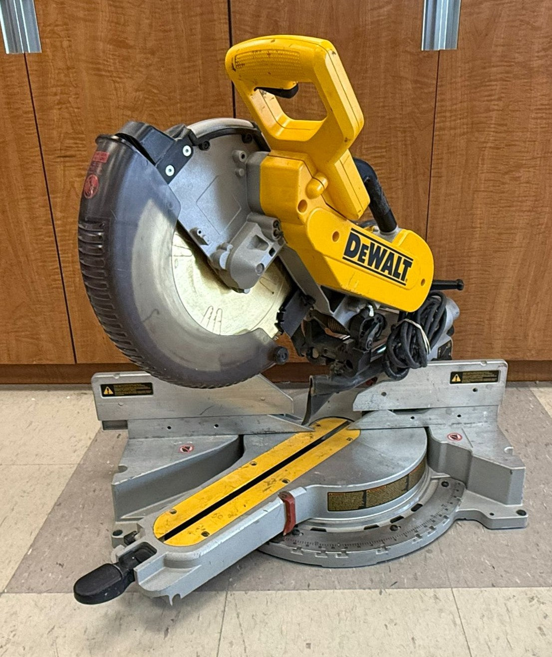 DeWalt DW718 12” Dual Bevel Sliding Compound Miter Saw