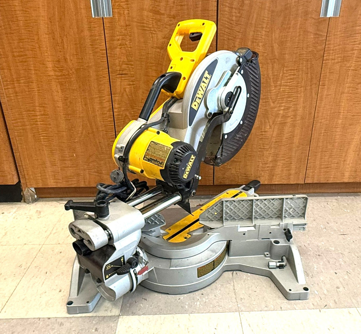 DeWalt DW718 12” Dual Bevel Sliding Compound Miter Saw