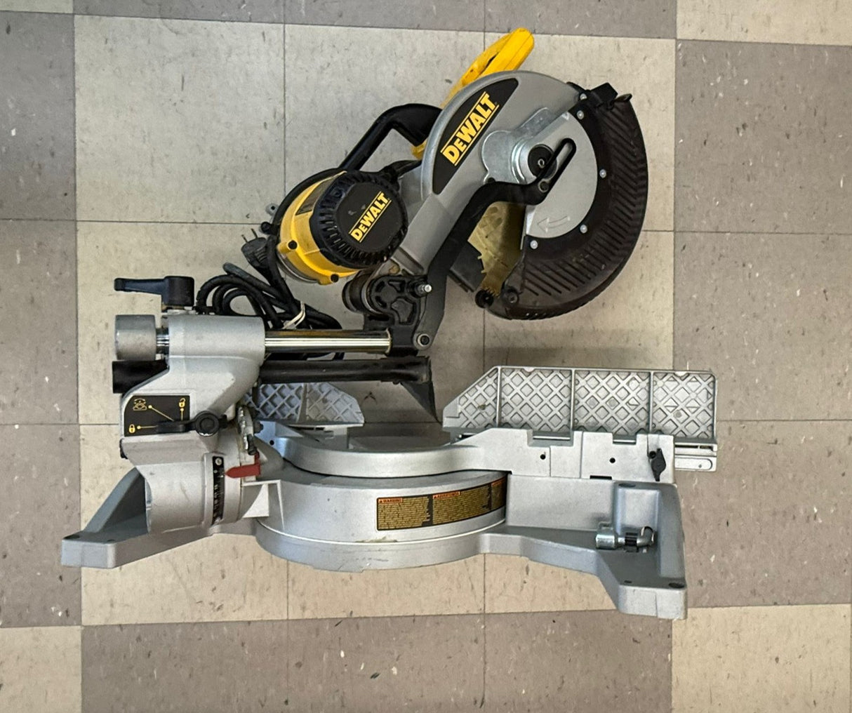 DeWalt DW718 12” Dual Bevel Sliding Compound Miter Saw